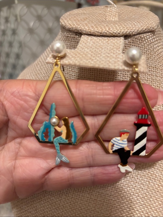 Jewelry - Aqua Man’s parents earrings